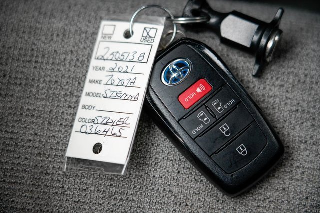 Used 2021 Toyota Sienna LE image 24