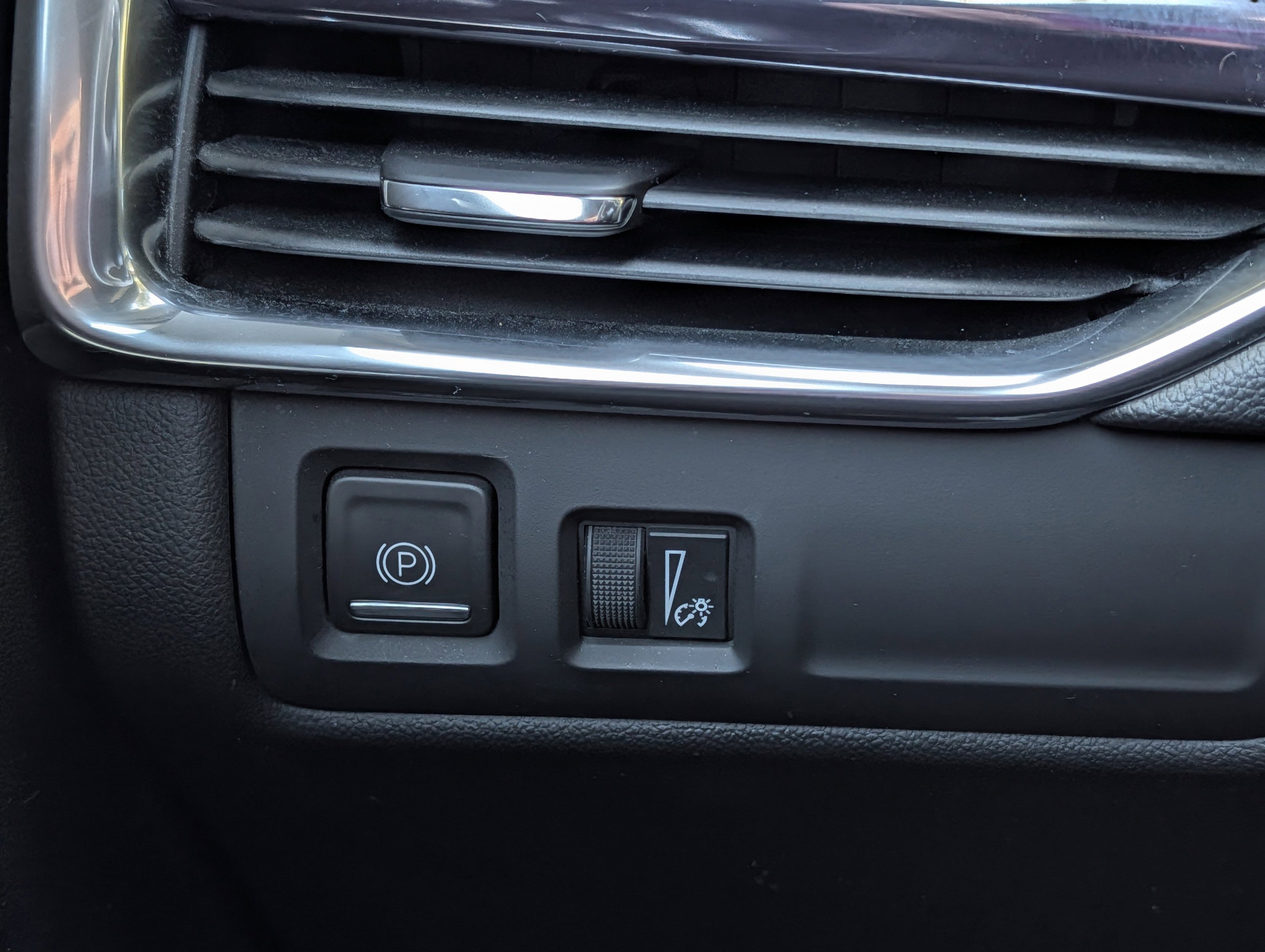 Used 2023 Cadillac XT4 Luxury w/ Cold Weather Package image 65