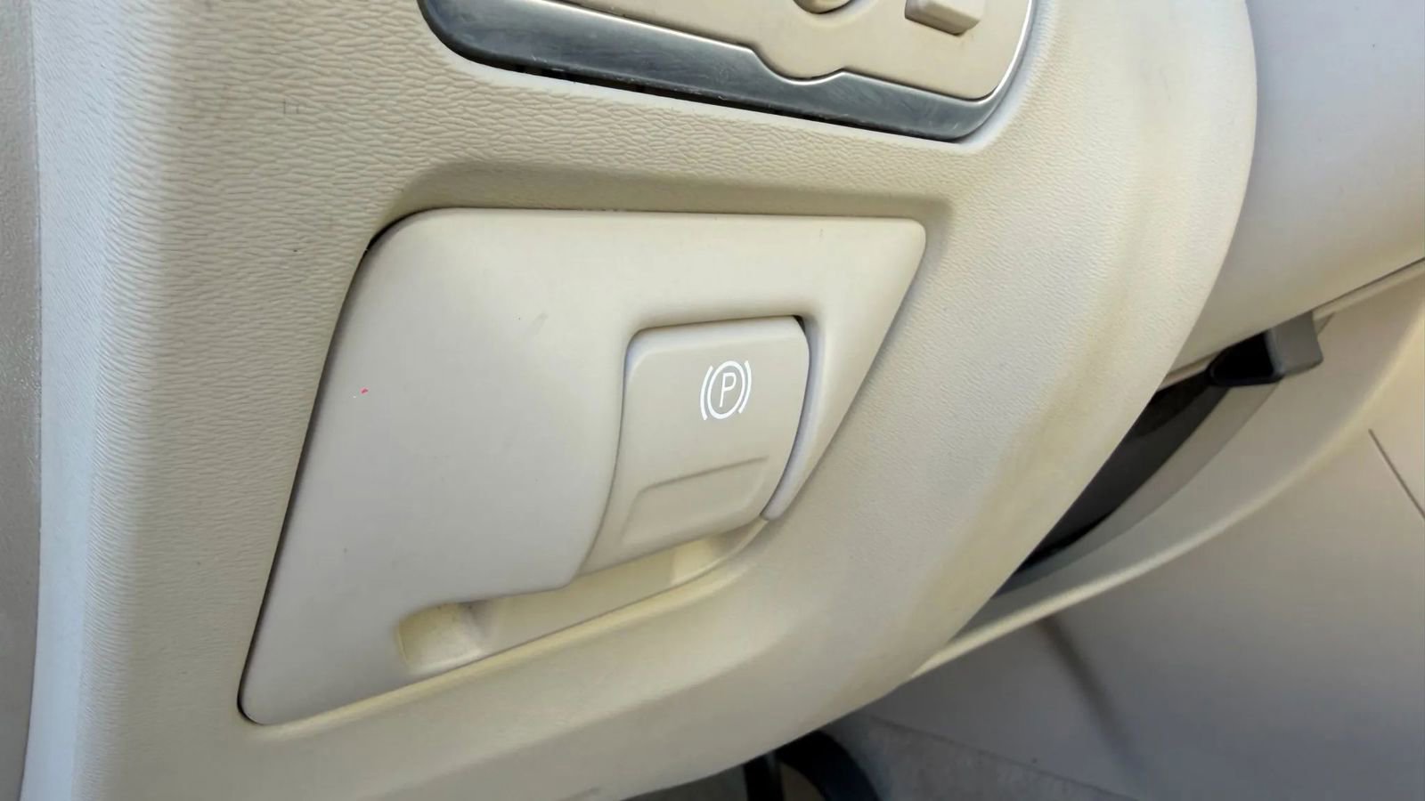 Used 2016 Volvo XC60 T5 Platinum image 27