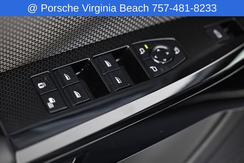 Used 2023 BMW 740i w/ Parking Assistance Package image 22