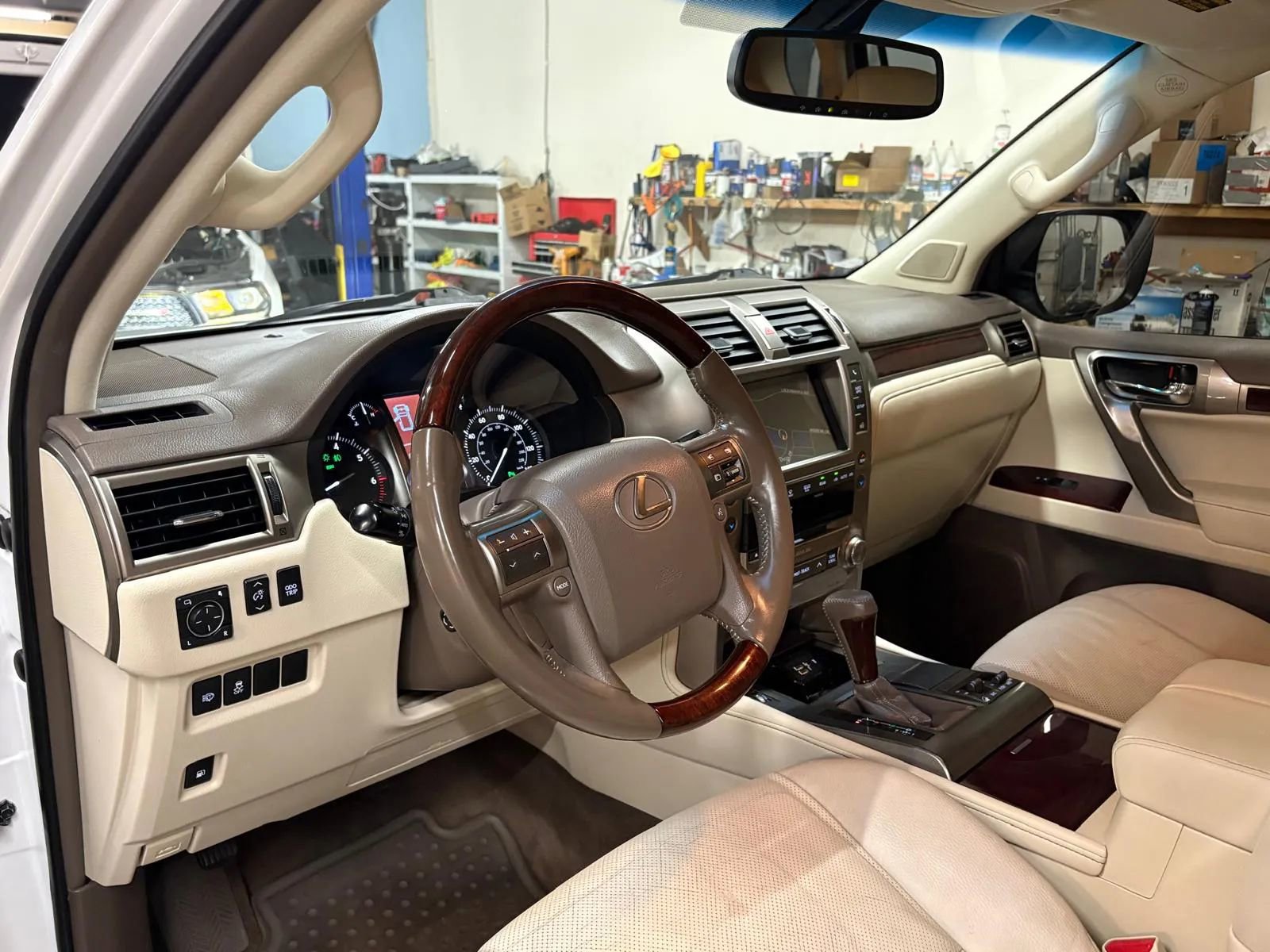 Used 2016 Lexus GX 460 w/ Premium Package image 20