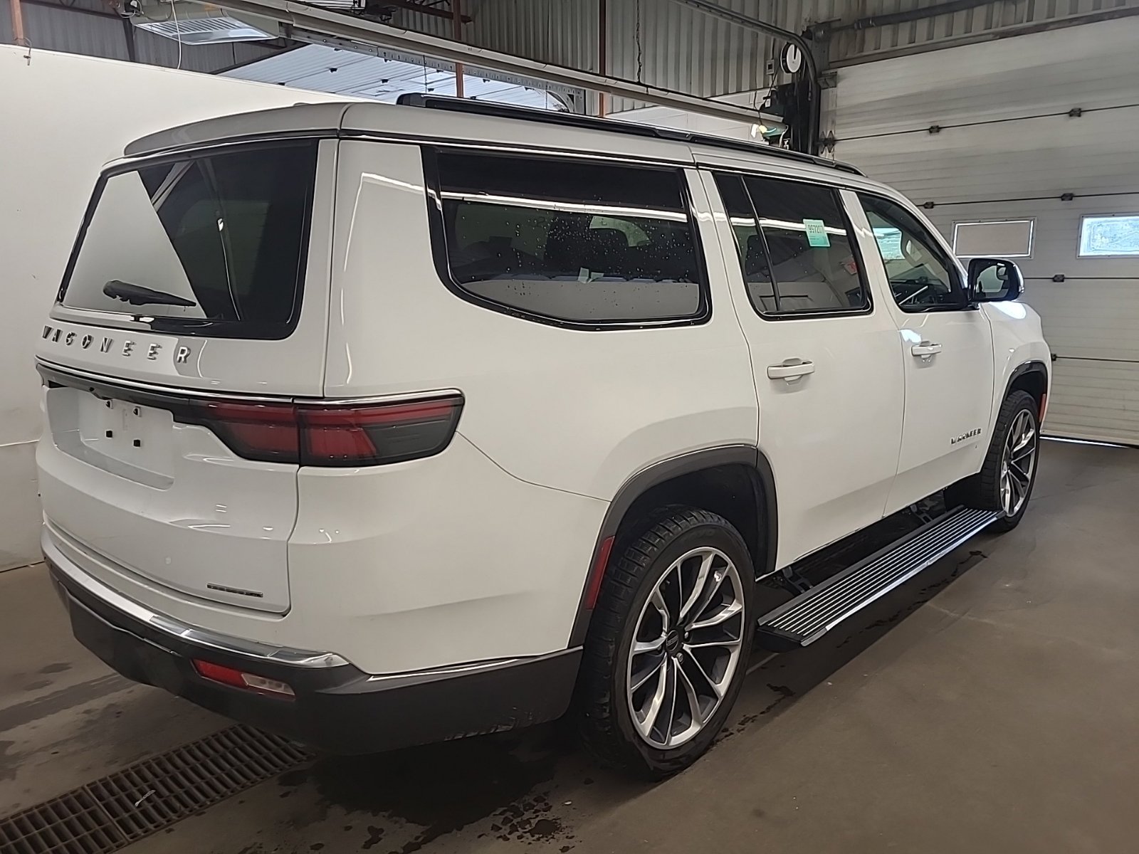 Used 2022 Jeep Wagoneer Series III w/ Premium Group I image 3
