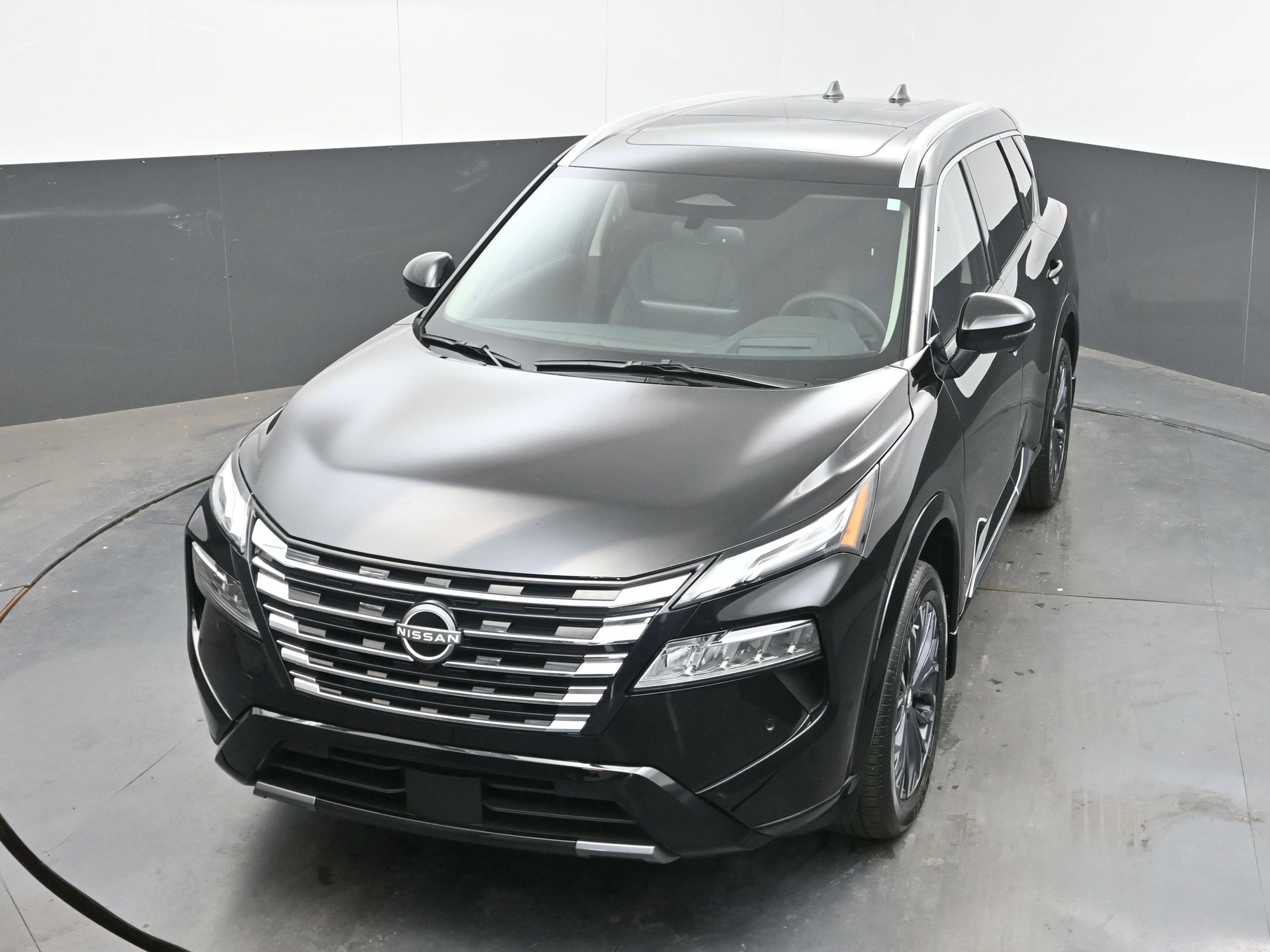 Certified 2025 Nissan Rogue Platinum w/ Tech Package image 32