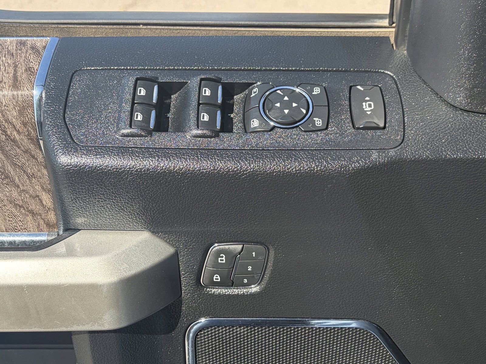 Used 2019 Ford F350 Lariat w/ Lariat Ultimate Package image 23