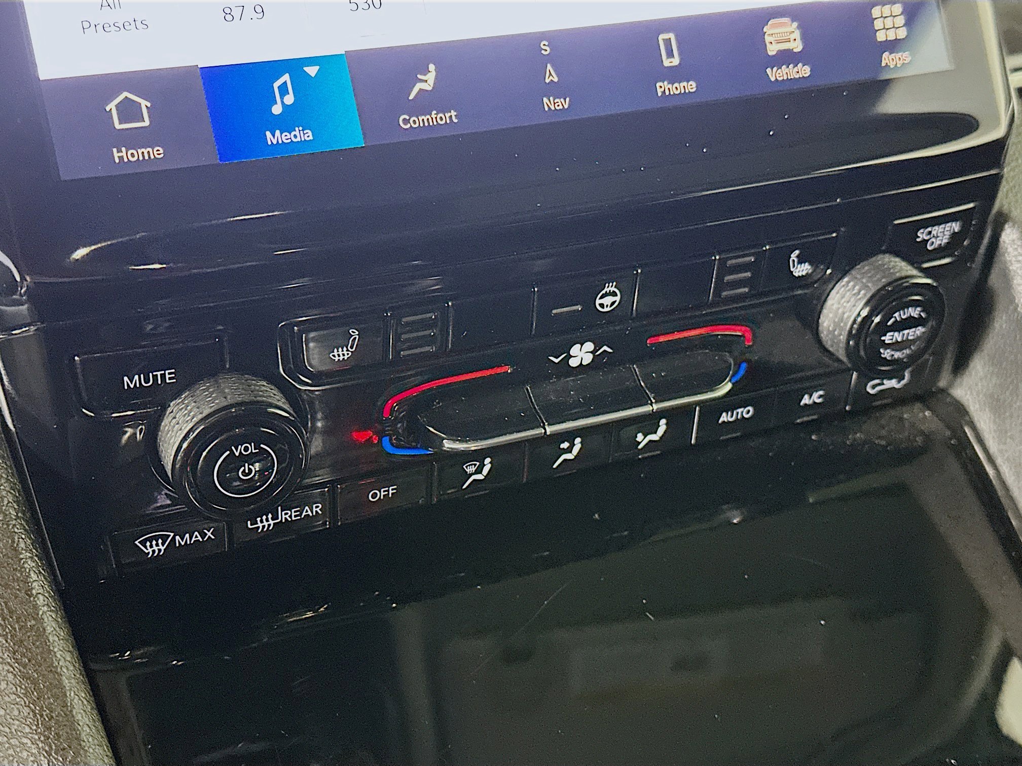 Used 2023 Jeep Grand Cherokee L Limited w/ Black Appearance Package image 24