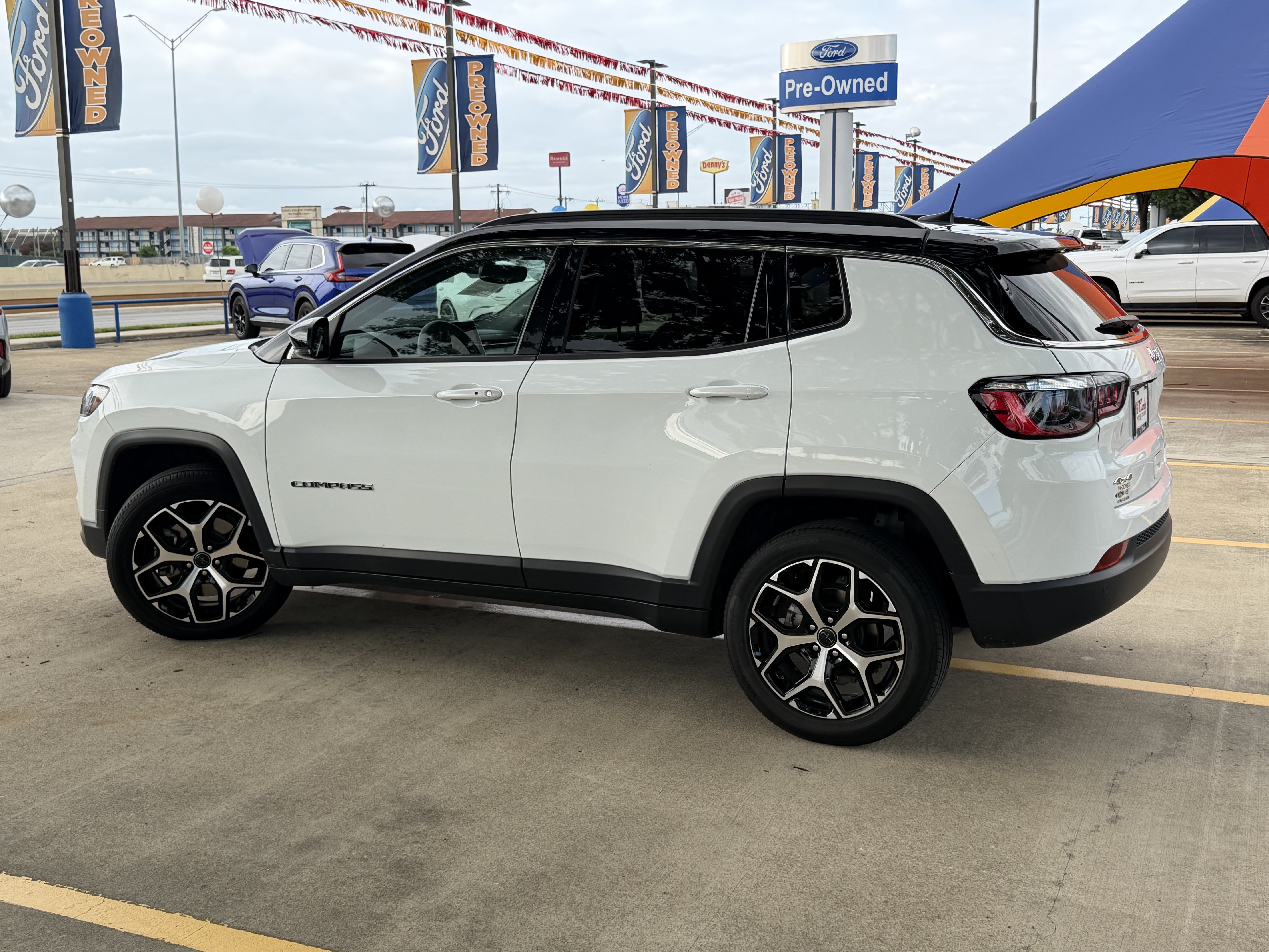 Used 2025 Jeep Compass Limited AWD/4WD image 11