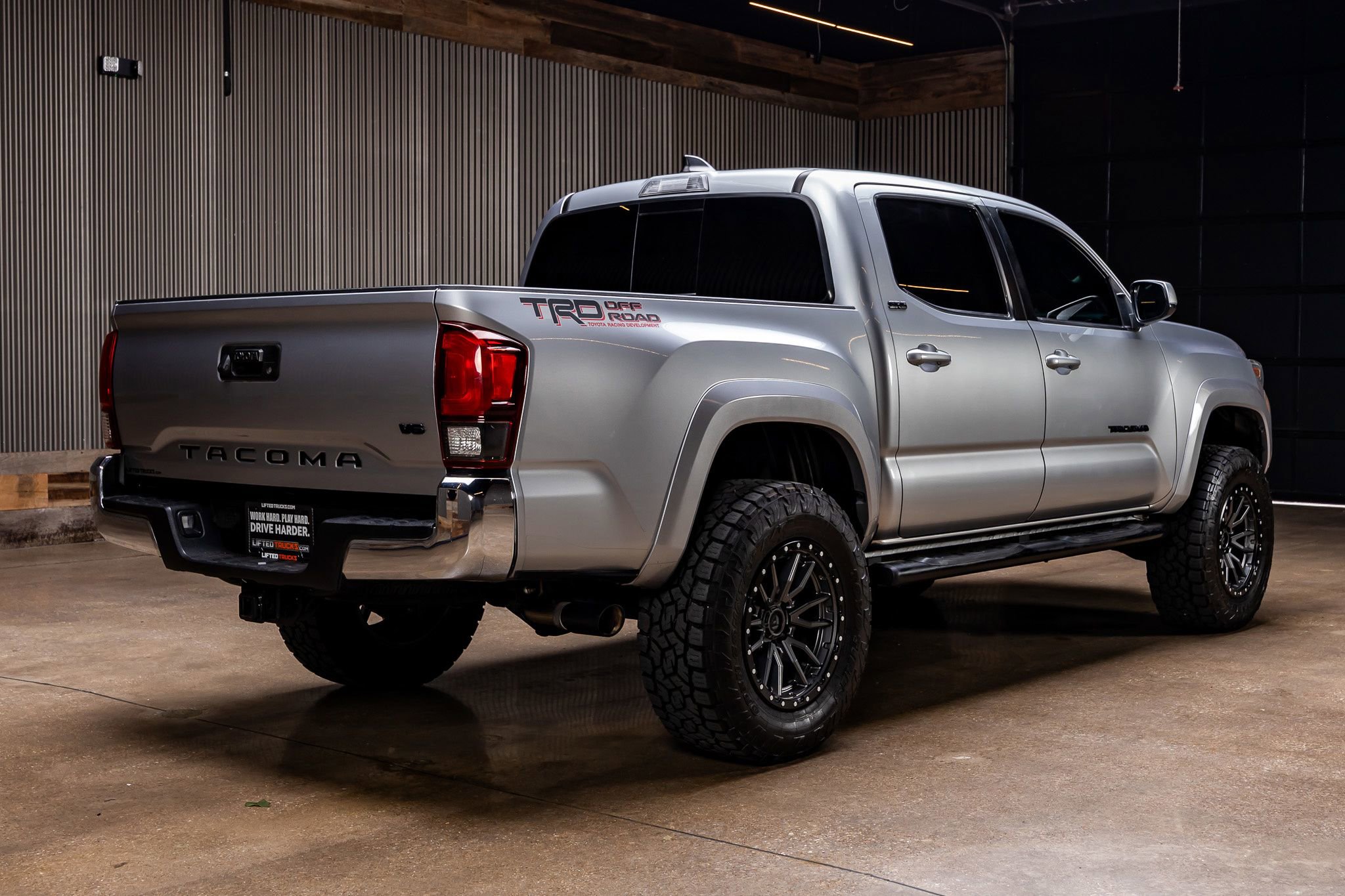 Used 2021 Toyota Tacoma SR5 RWD image 9