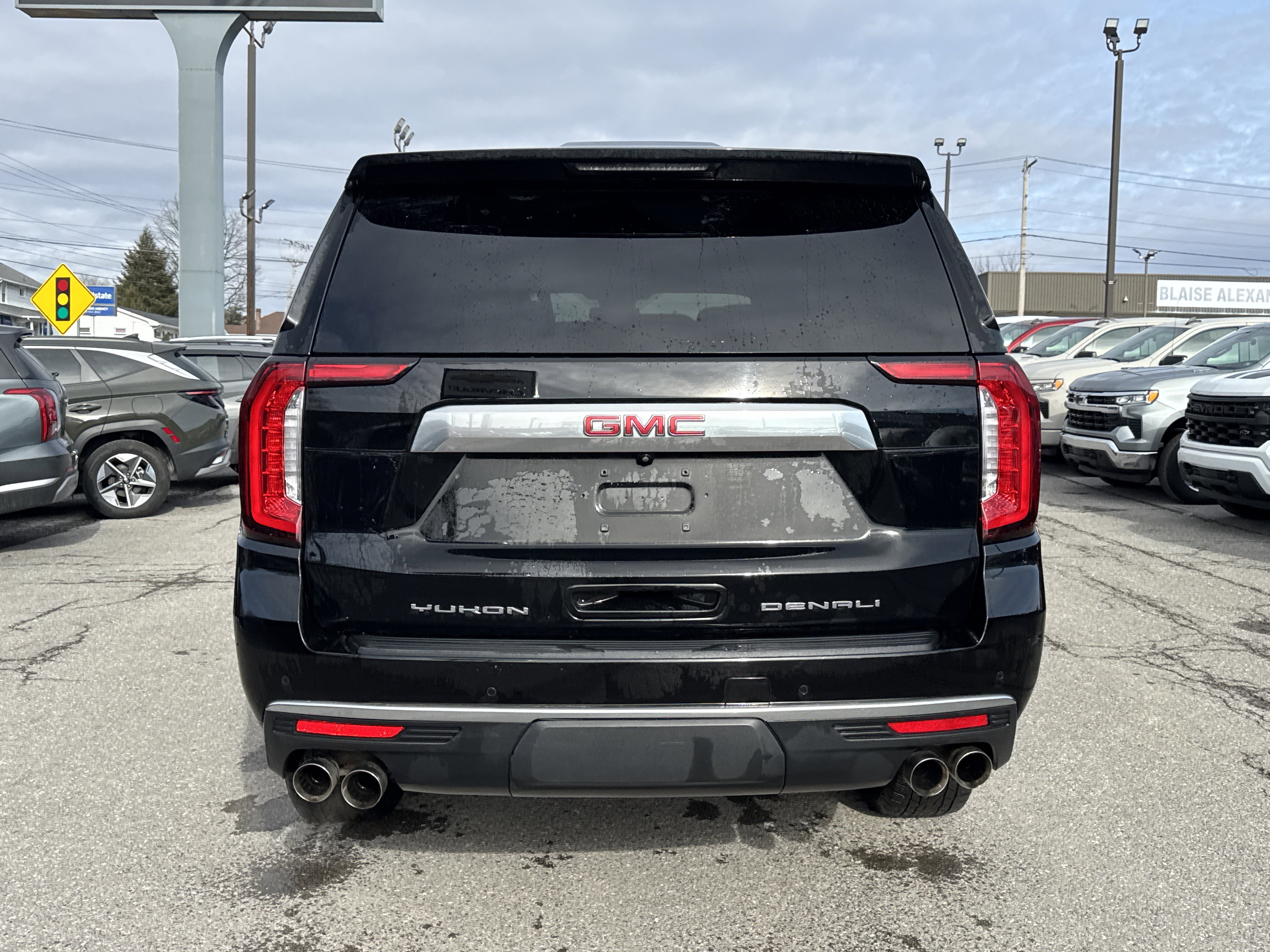 Used 2024 GMC Yukon XL Denali image 4