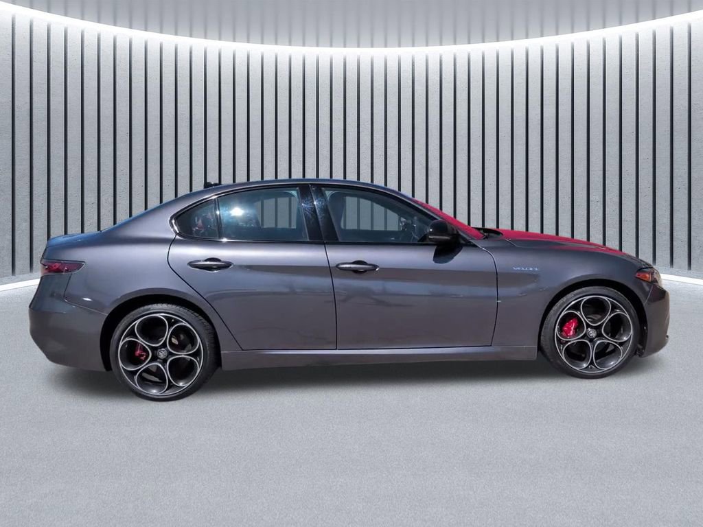 Used 2024 Alfa Romeo Giulia Veloce image 5