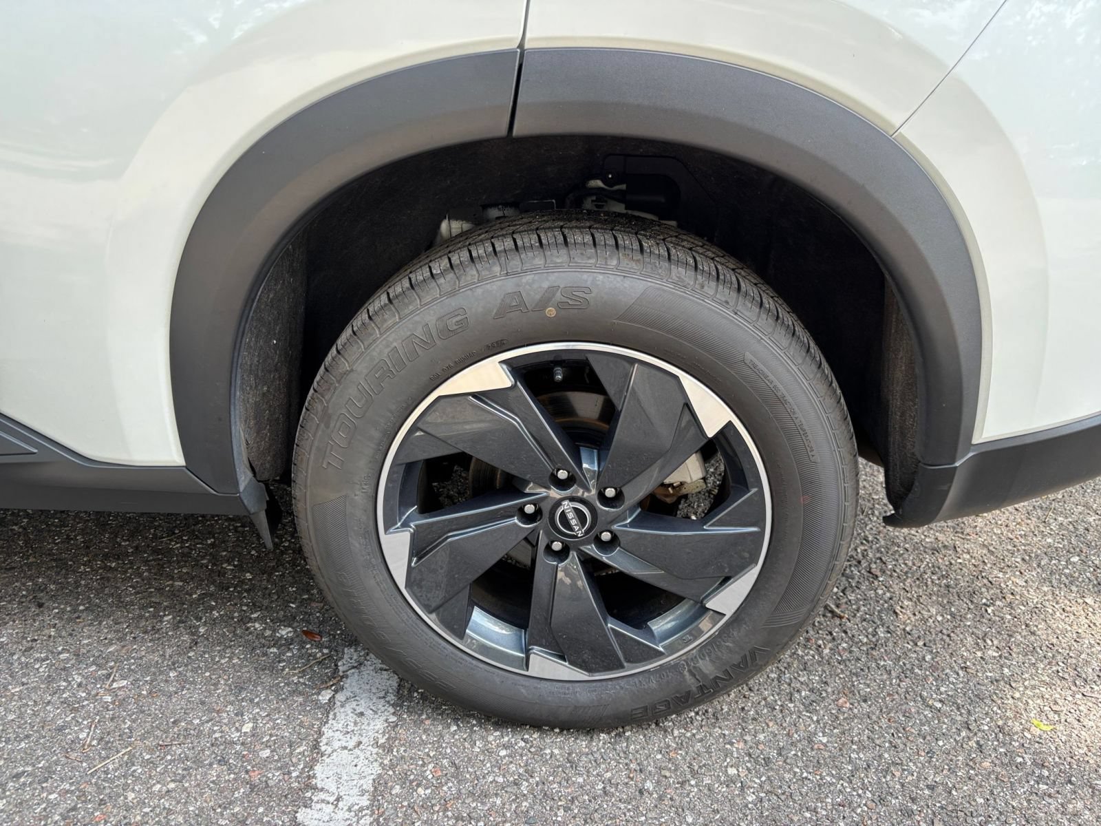 Used 2025 Nissan Rogue SV AWD/4WD image 31