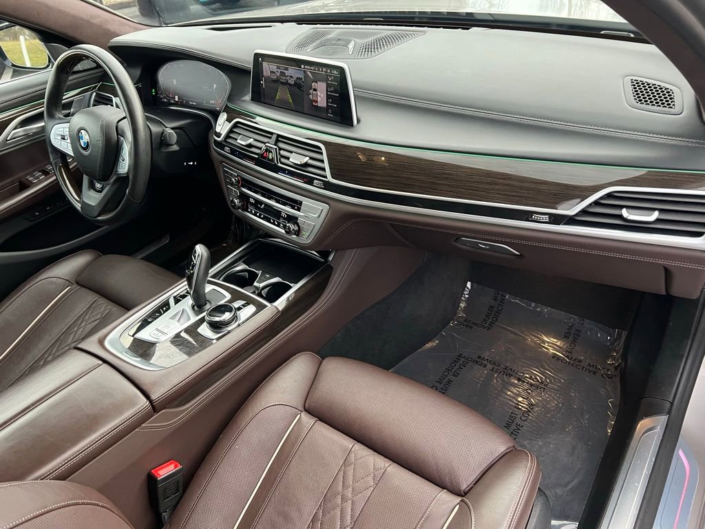 Used 2021 BMW 750i xDrive w/ Executive Package AWD/4WD image 33