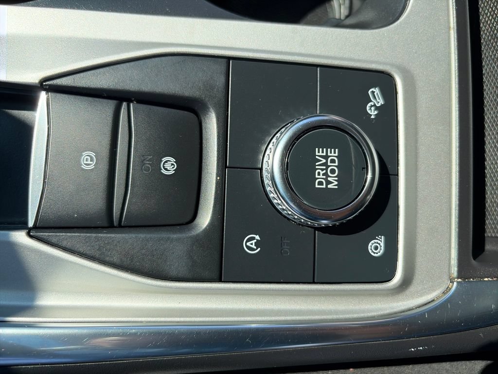 Used 2023 Ford Explorer XLT w/ Equipment Group 202A AWD/4WD image 23