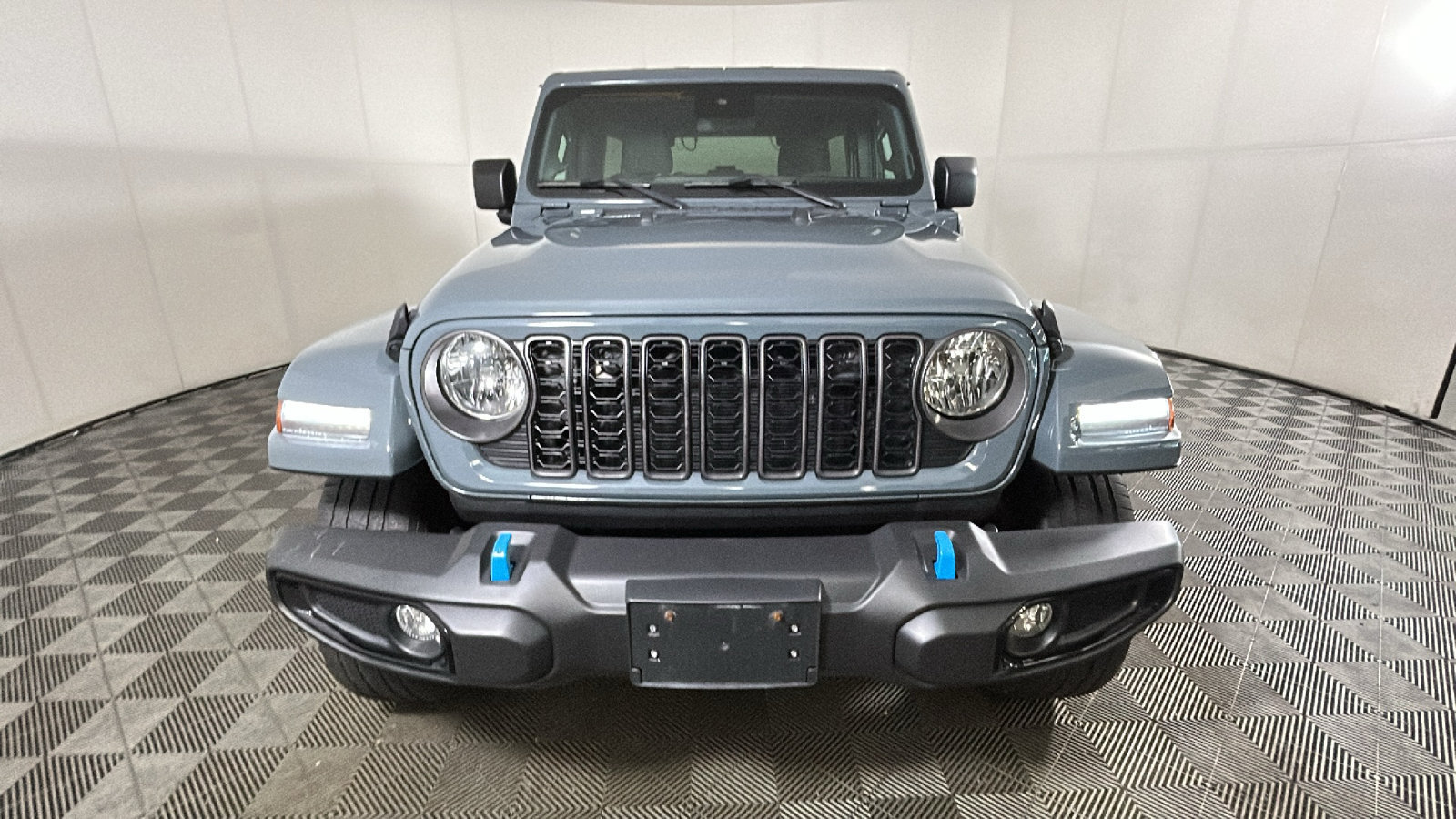 Used 2024 Jeep Wrangler Unlimited w/ Convenience Group AWD/4WD image 9