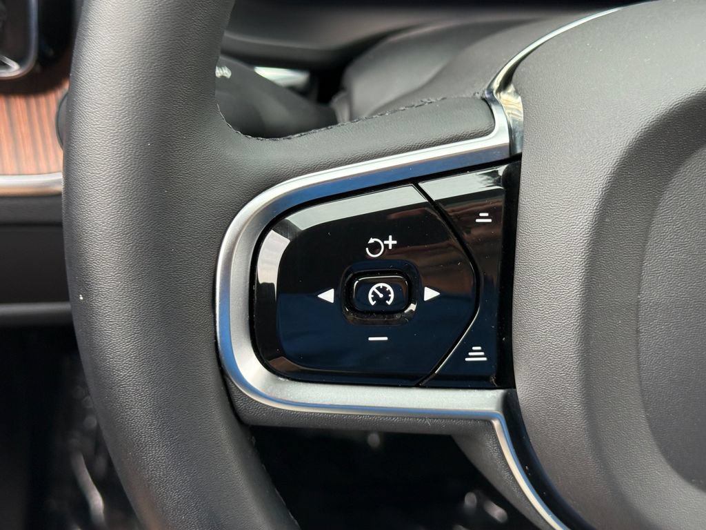 Certified 2023 Volvo XC60 B5 Plus w/ Climate Package AWD/4WD image 22