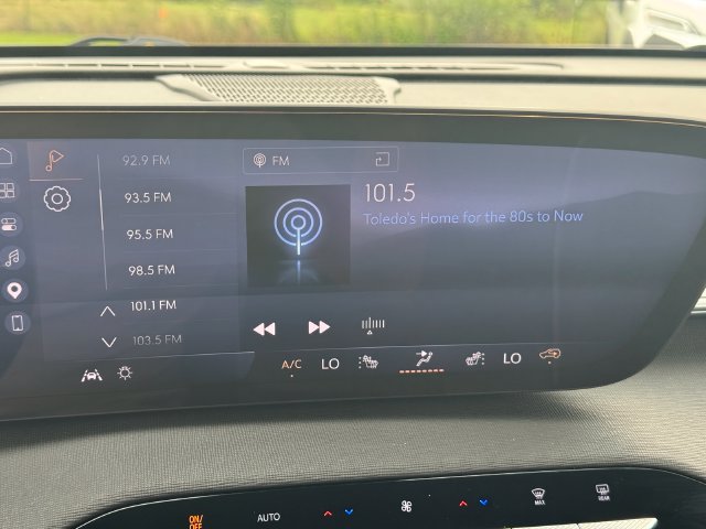 Used 2025 Buick Enclave Preferred AWD/4WD image 30