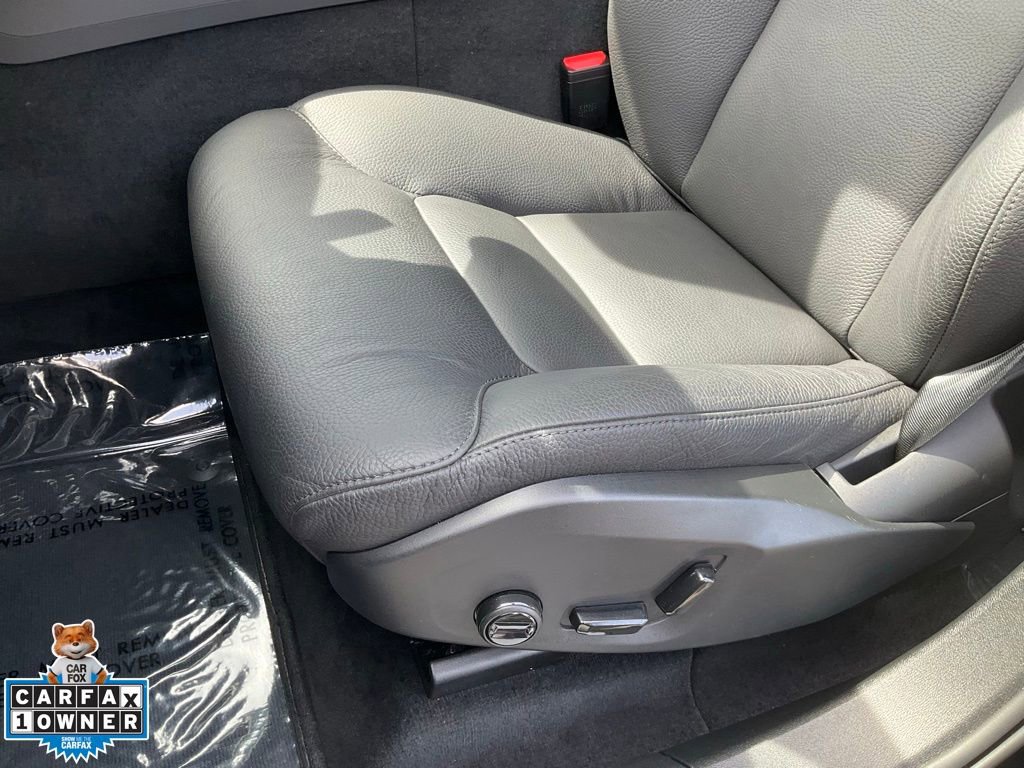 Used 2025 Volvo XC60 B5 Plus image 16