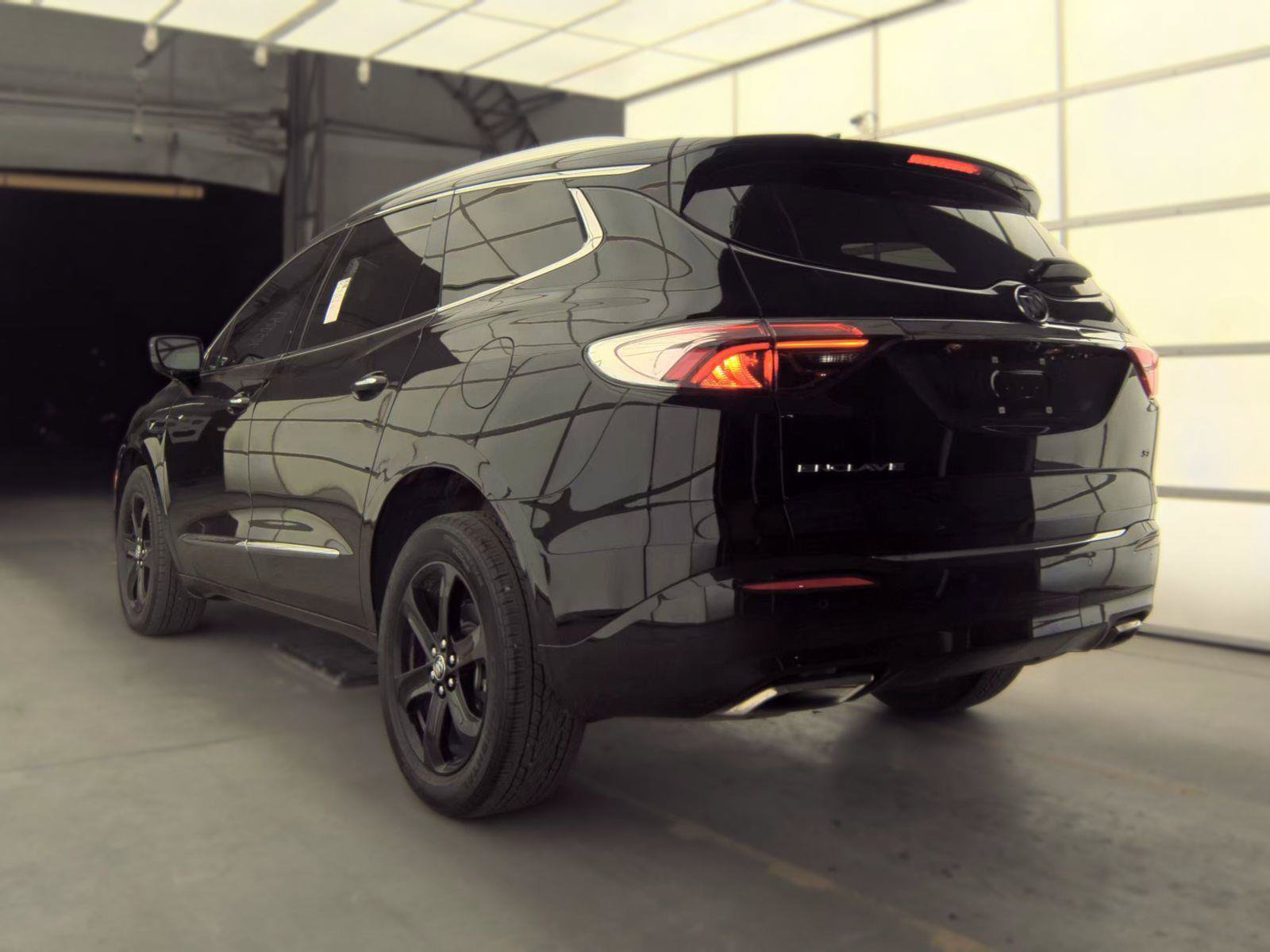 Used 2023 Buick Enclave Essence w/ Sport Touring Edition FWD image 7