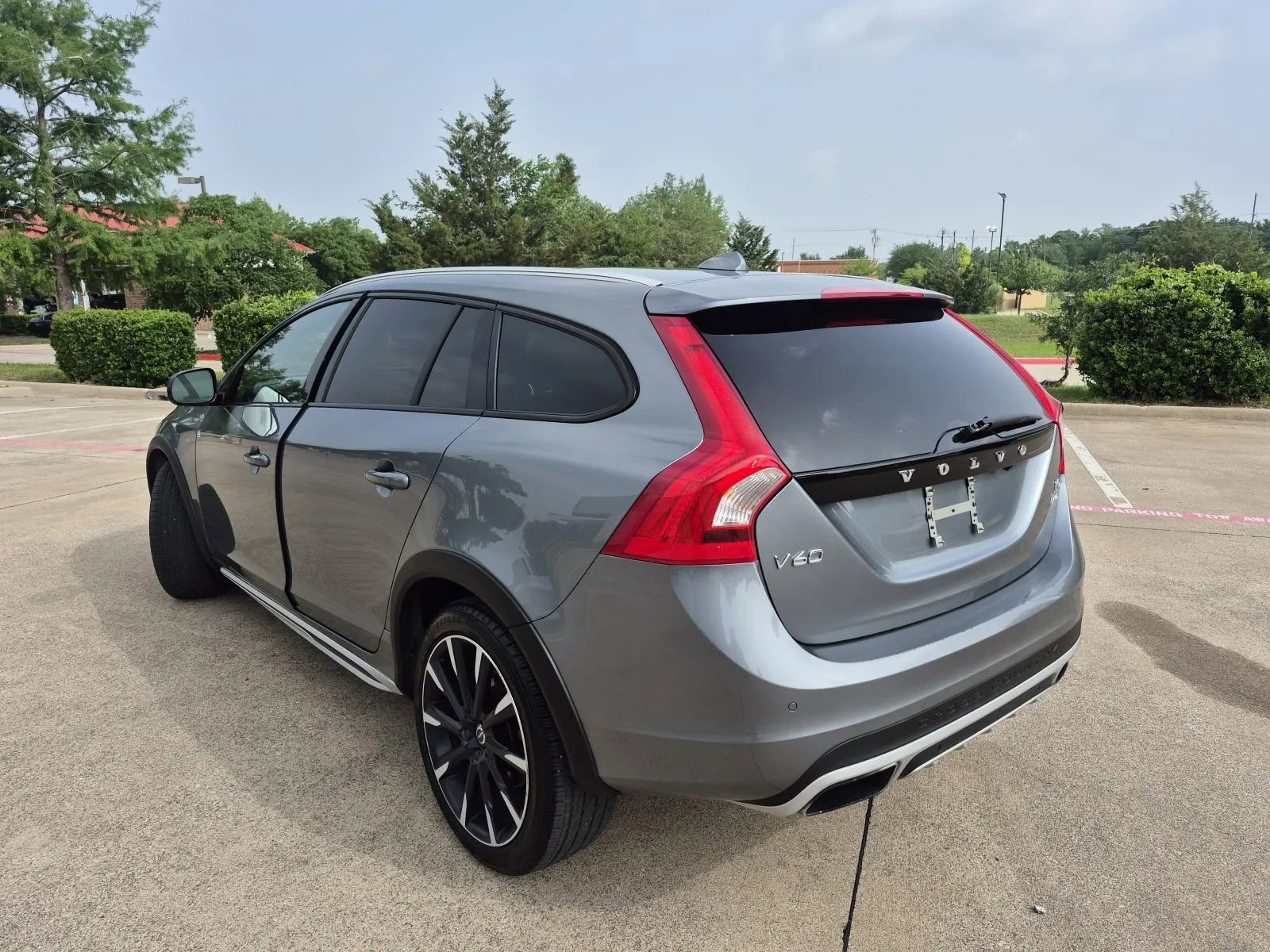 Used 2016 Volvo V60 T5 Cross Country Platinum AWD/4WD image 8
