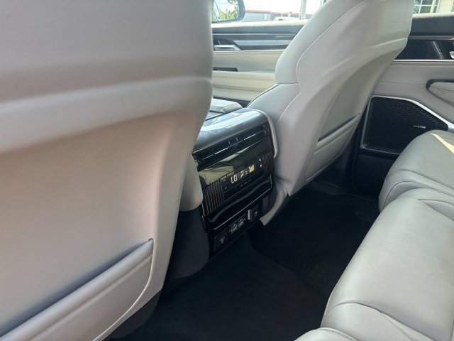 Used 2023 Jeep Wagoneer 2WD image 25