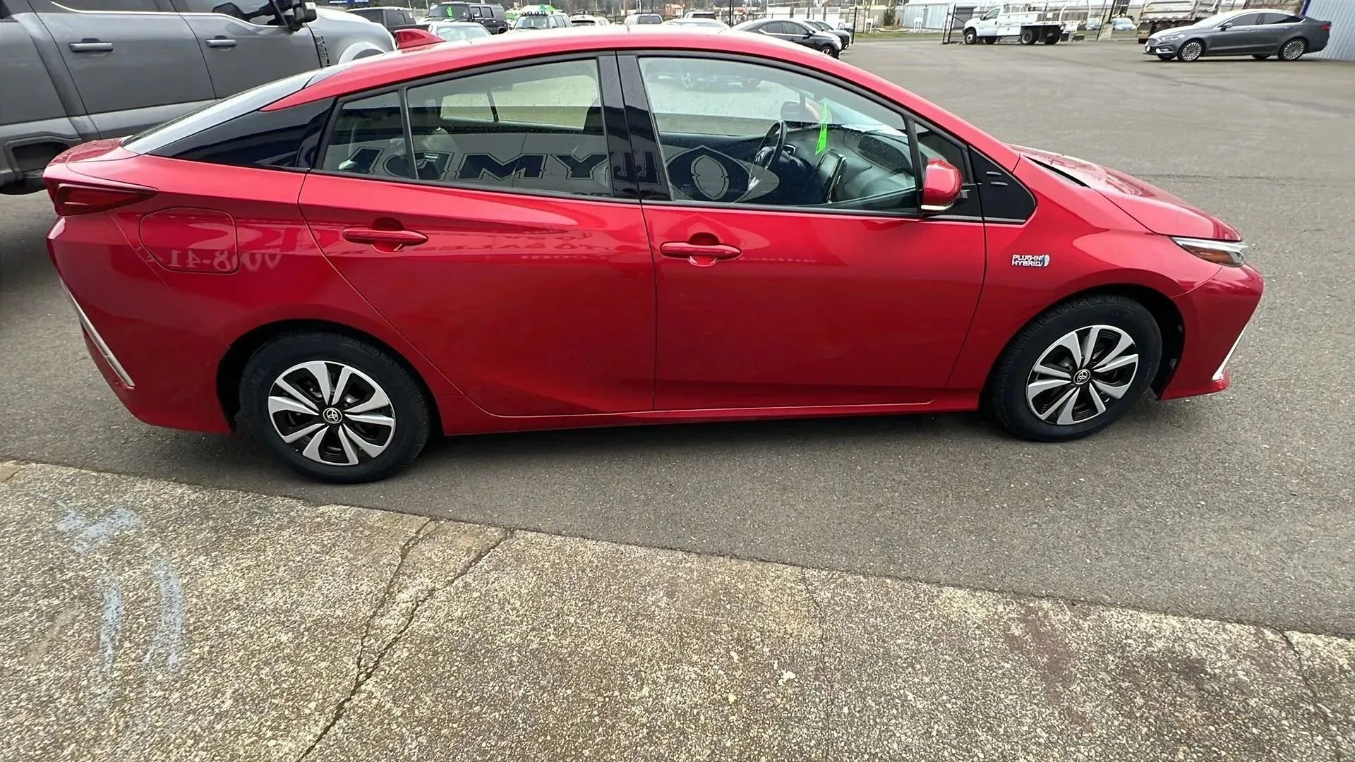 Used 2017 Toyota Prius Prime Advanced w/ Preferred Accessory Package image 4