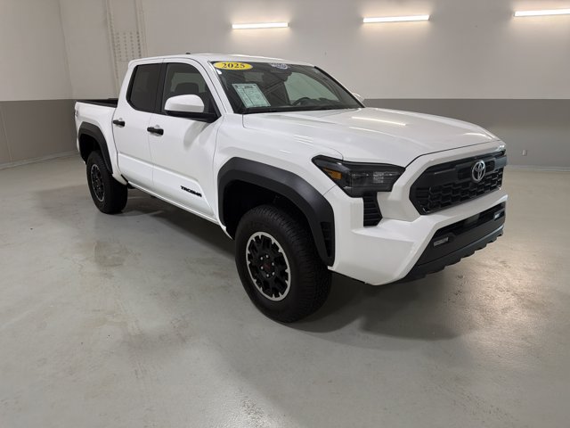Used 2025 Toyota Tacoma TRD Off-Road AWD/4WD image 4