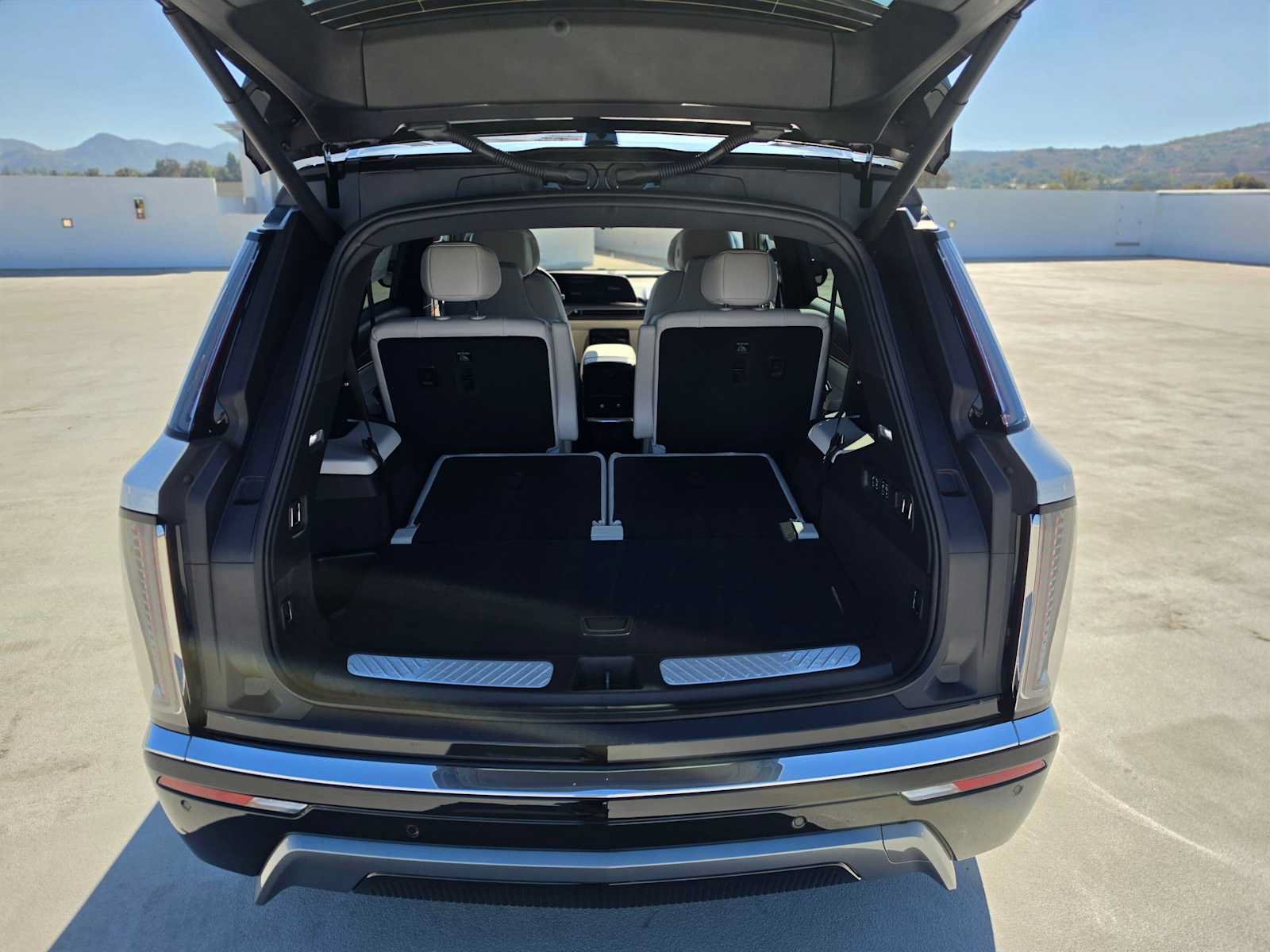 New 2027 Cadillac Vistiq Luxury AWD/4WD image 17