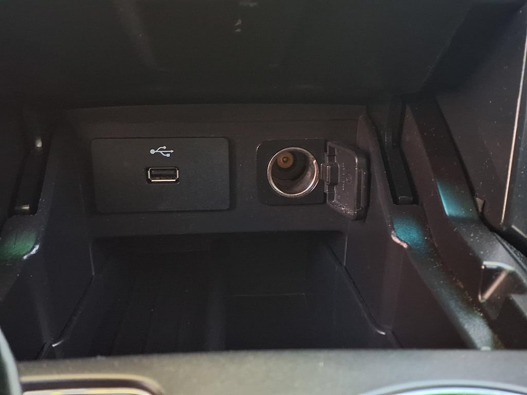 Used 2017 Ford Explorer XLT FWD image 10