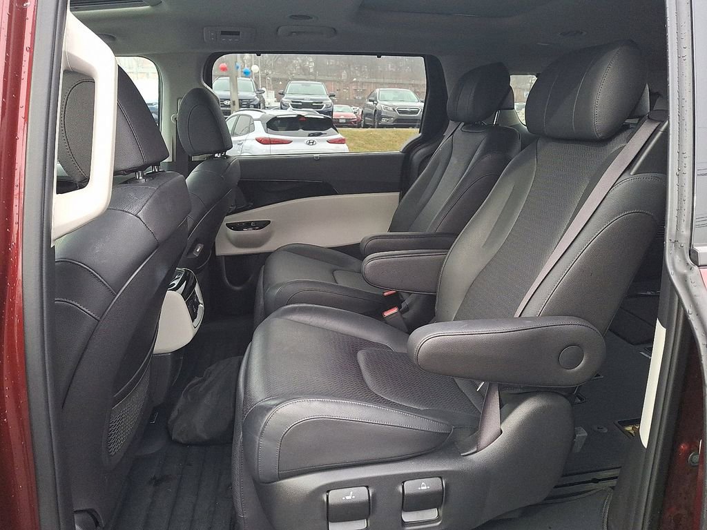 Used 2024 Kia Carnival SX Prestige image 11