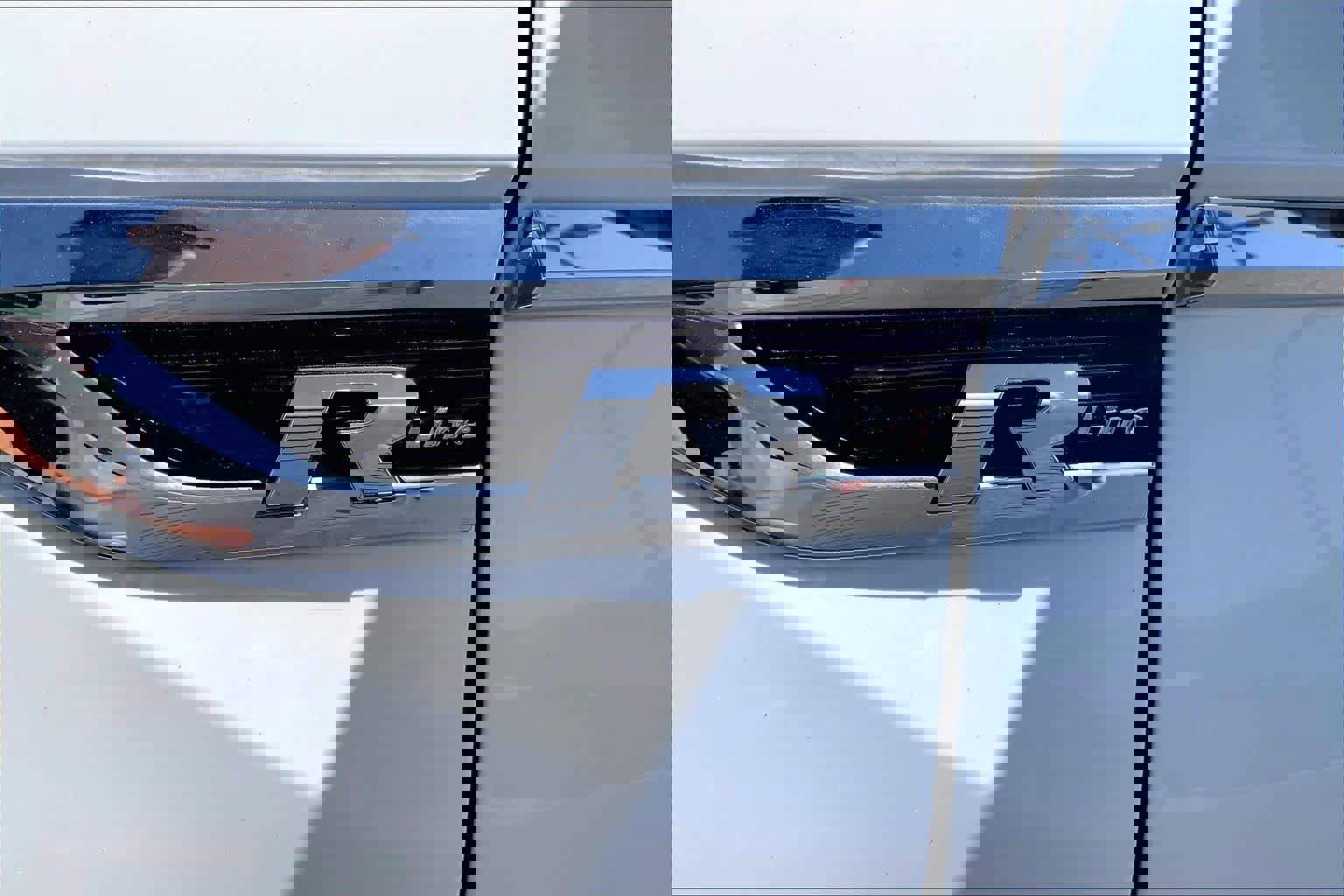 Used 2020 Volkswagen Tiguan SE R-Line image 31