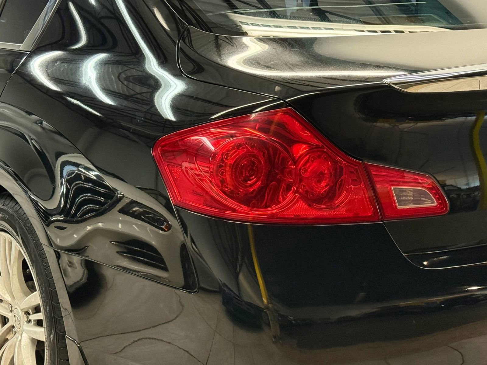 Used 2011 INFINITI G37 Journey image 12