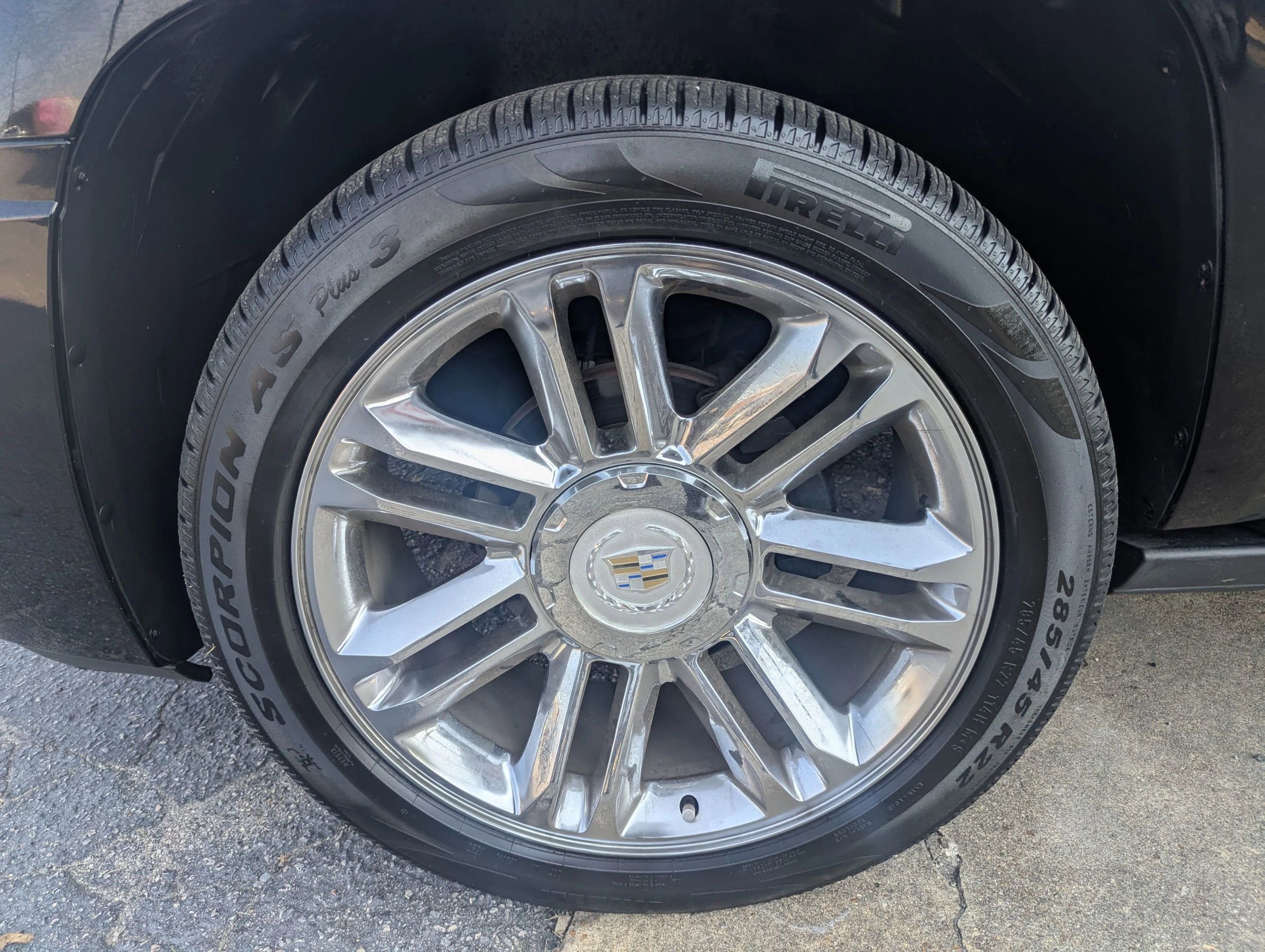 Used 2011 Cadillac Escalade Platinum image 24