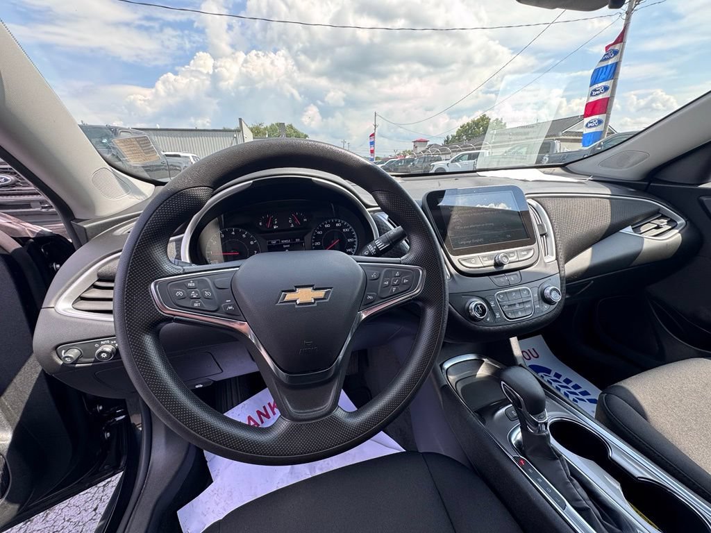 Used 2025 Chevrolet Malibu LT FWD image 11