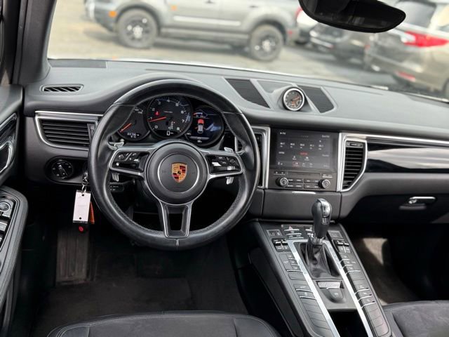 Used 2017 Porsche Macan AWD/4WD image 5