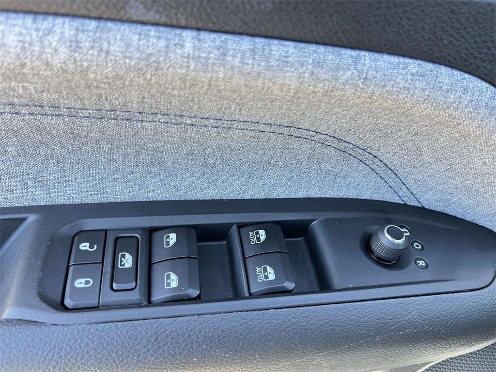 Used 2024 Jeep Compass Latitude image 12