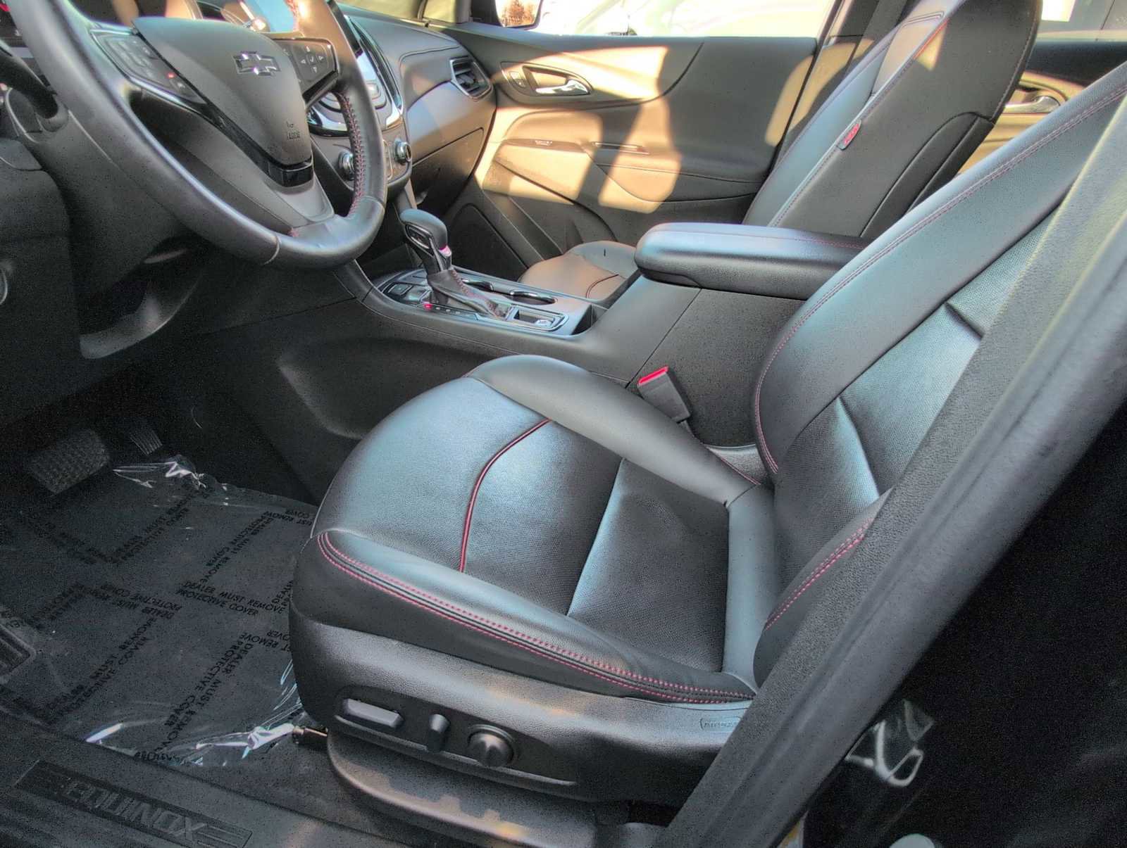 Used 2022 Chevrolet Equinox RS w/ RS Leather Package image 17