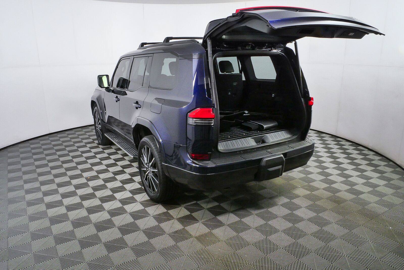 Used 2024 Lexus GX 550 w/ Accessory Package (Z1) AWD/4WD image 25