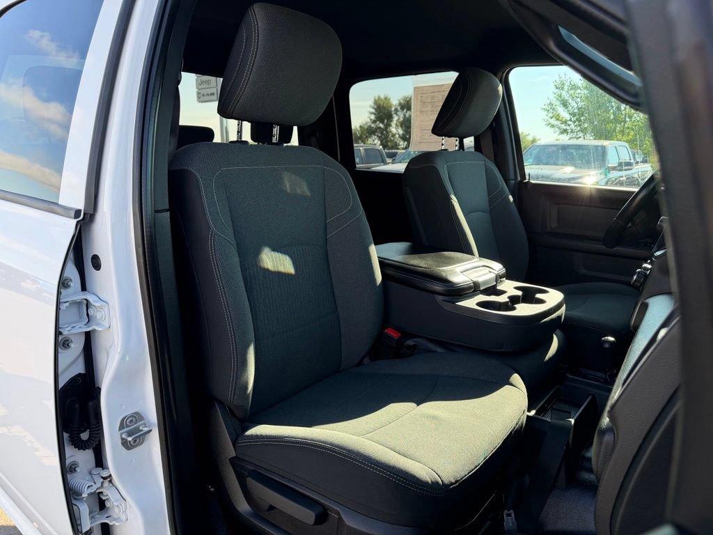 Used 2021 RAM 5500 Tradesman w/ Chrome Appearance Group AWD/4WD image 18