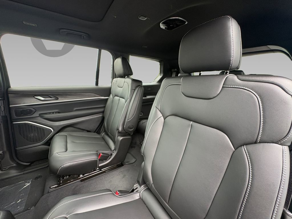 New 2026 Jeep Grand Cherokee L Limited RWD image 4