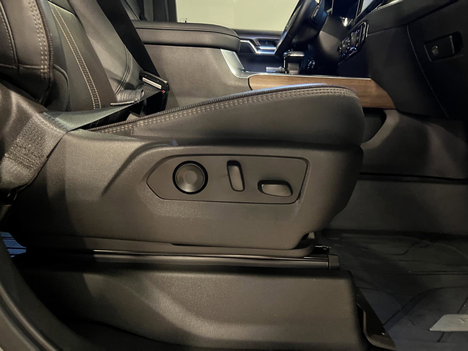 Used 2023 Chevrolet Silverado 1500 High Country w/ High Country Premium Package image 39