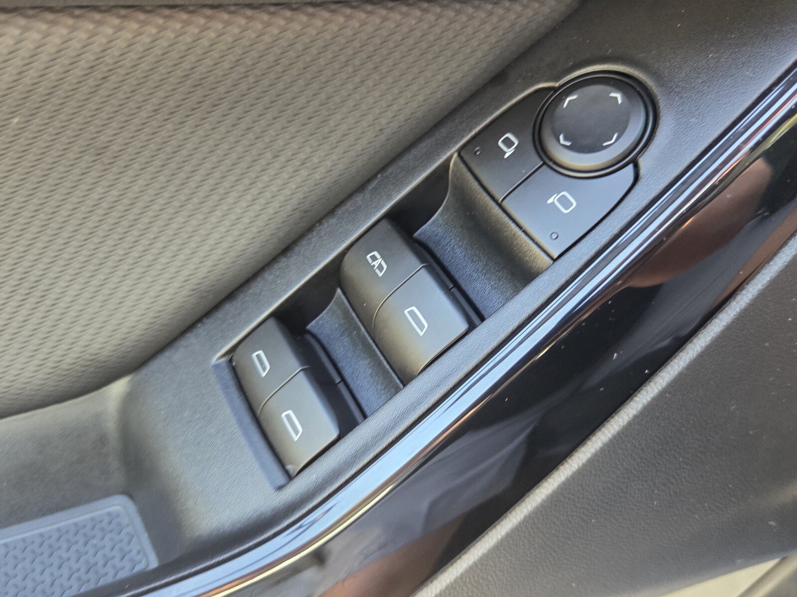 Used 2026 Chevrolet Equinox LT FWD image 36