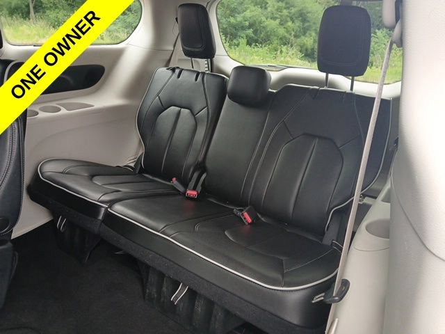 Certified 2023 Chrysler Pacifica Limited FWD image 12