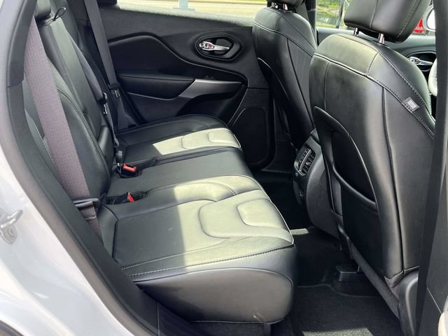 Used 2022 Jeep Cherokee Latitude Lux w/ Sun & Sound Group AWD/4WD image 23
