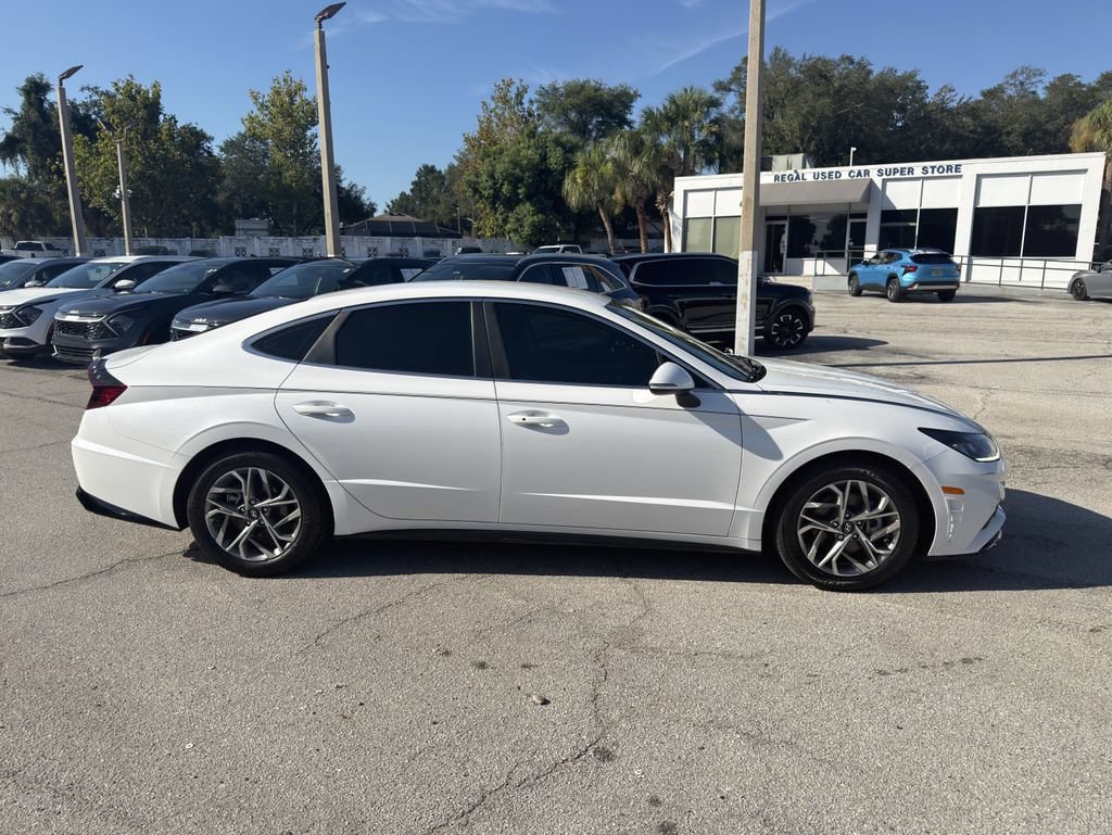 Used 2022 Hyundai Sonata SEL w/ Preferred Accessory Package FWD image 3