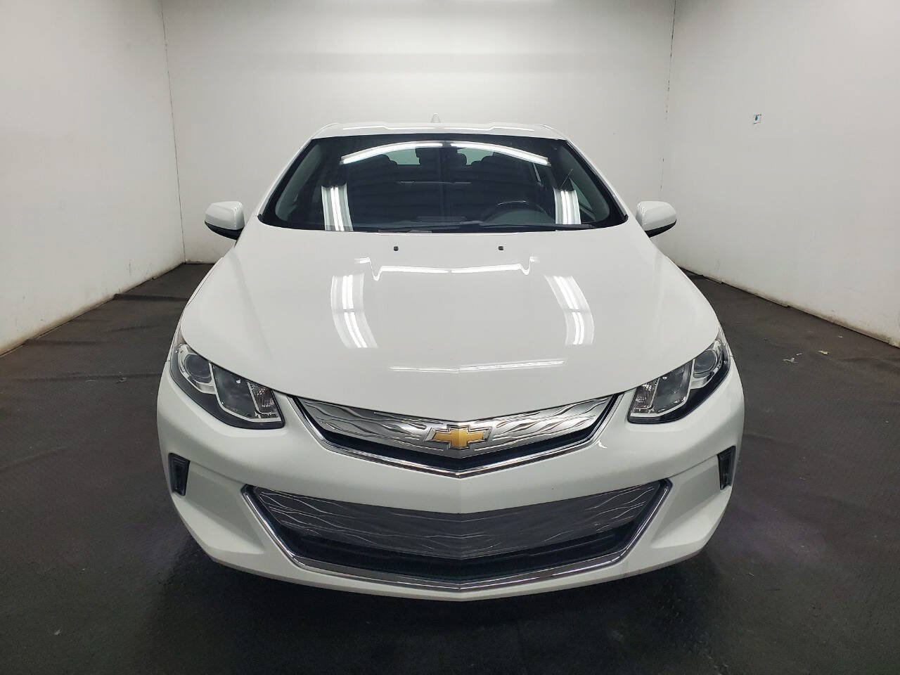 Used 2017 Chevrolet Volt LT FWD image 2