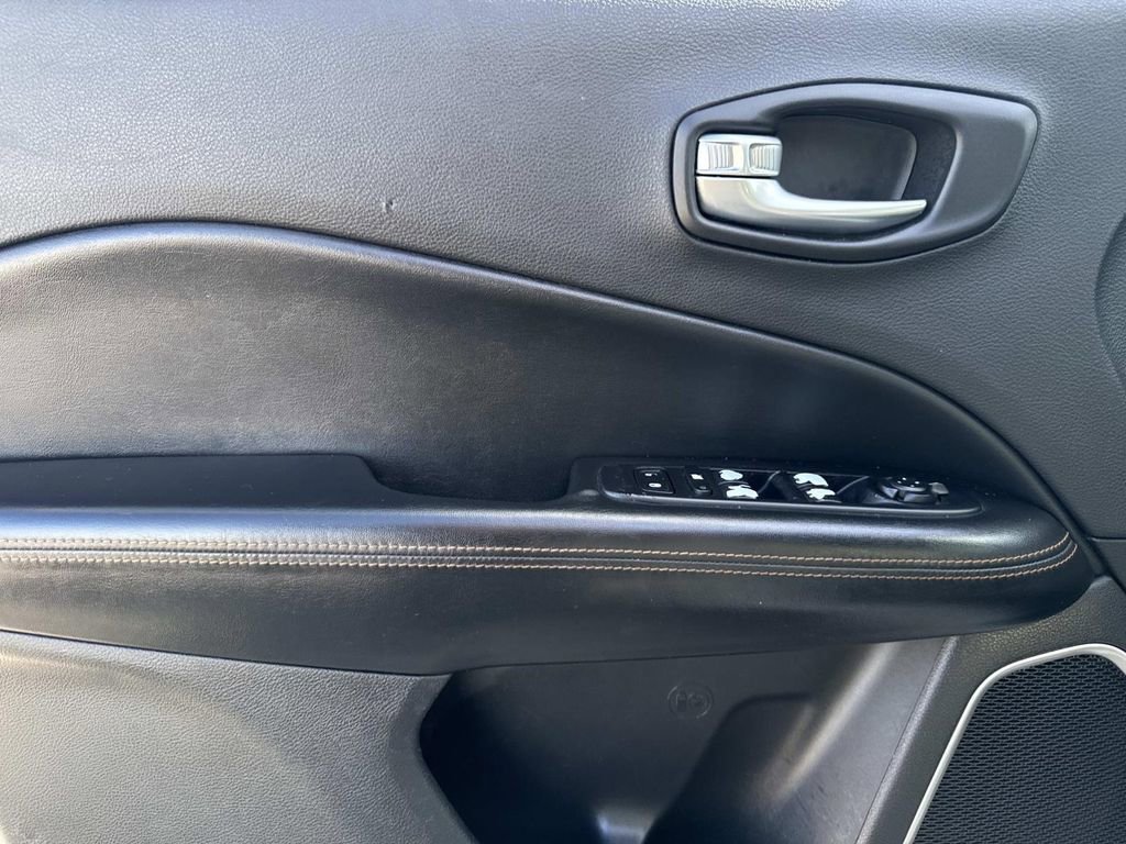 Used 2020 Jeep Compass Limited image 18