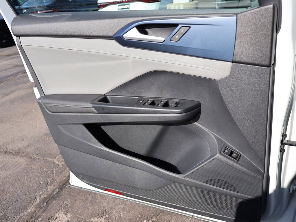 Certified 2024 Volkswagen Taos SE image 37
