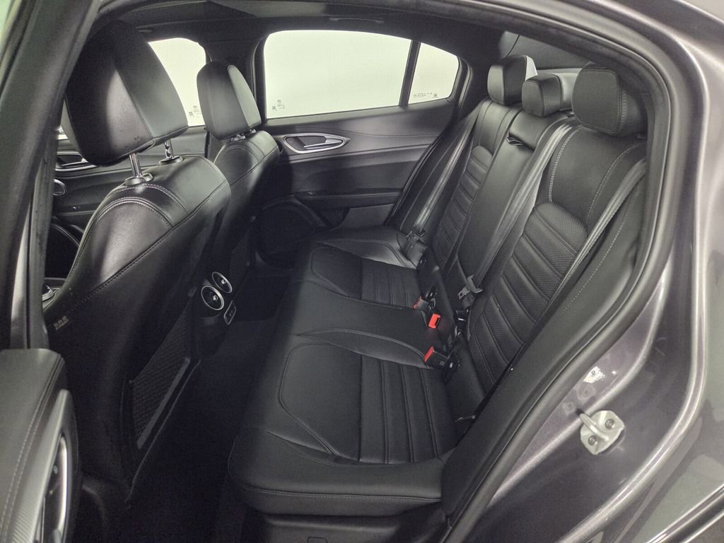 Used 2024 Alfa Romeo Giulia Veloce image 25