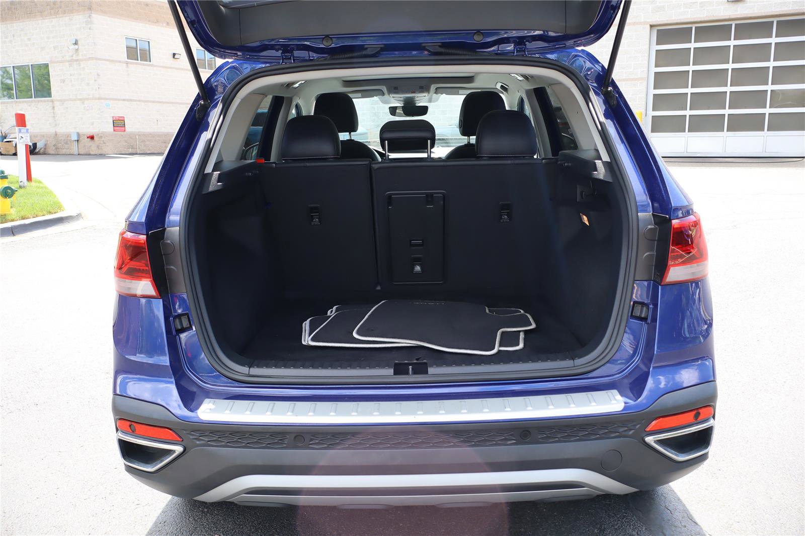 Certified 2023 Volkswagen Taos SEL AWD/4WD image 5