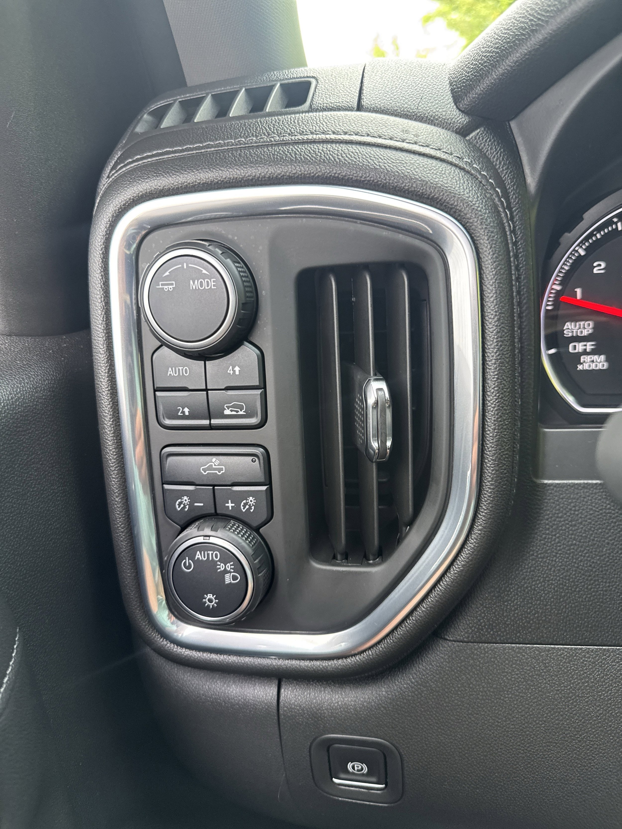 Used 2020 Chevrolet Silverado 1500 LT w/ All-Star Edition AWD/4WD image 23
