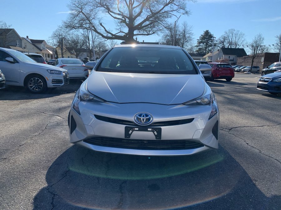 Used 2016 Toyota Prius Three image 2